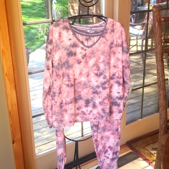 DKNY Soft Tye Died Look Sz. S Top & Bottom Matching Pajamas - Picture 1 of 16